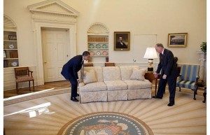 Obama-moving-sofa_1394472i